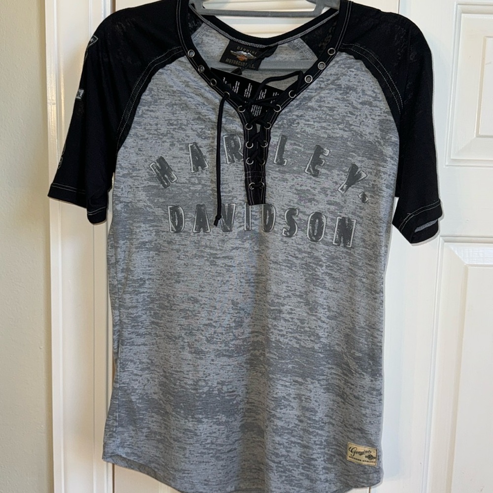 Harley Davidson Women's V Neck Black/Grey T Shirt.  Size M.  NWT